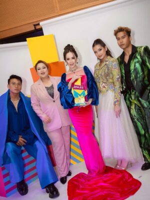 Alya Iman Instagram - Here for the good vibes, a reunion of familiar faces, and a night celebrating talents. No gossip, no drama, just love <3
Nominated for 2 categories last night thank you #AnugerahMelodiTerhangat2025 @meloditv3 @tv3malaysia ✨
Dressed in @fiziwoo
Glam @iqbalrafael92
Hairstylist @shasya_balqisya
Captures @reza8179
VidCams @miezailani @taufiqazhr