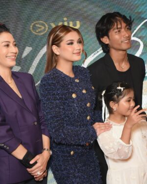 Alya Iman Instagram - A night full of tears, laughters & smiles ✨
#PabilaDiaTersenyum @viumalaysia
@globalstationsb
@starspowerhouseentertainment
@balmain
@miezailani @taufiqazhr
@itsmeanuar
@iqbalrafael92 @edvidkwa