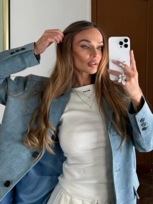 Alyona Vodonayeva Instagram - Девочки, как вам макияж? Научилась краситься сама наконец-то.