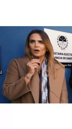 Amalia Granata Instagram - Lo acompañe a @eugemalaponte al Tribunal electoral de Santa Fe a impugnar el diploma de la señora Alejandra “La Locomotora” Olivera quien en forma de fraude,avalado y financiado por Pullaro y su séquito fue candidata a reformadora constituyente sin tener los requisitos que la candidatura requiere.
