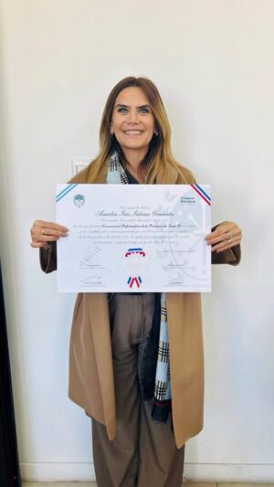 Amalia Granata Instagram - Gracias al Tribunal Electoral que me entregó el diploma de Convencional Reformadora de la Provincia de Santa Fe 👍