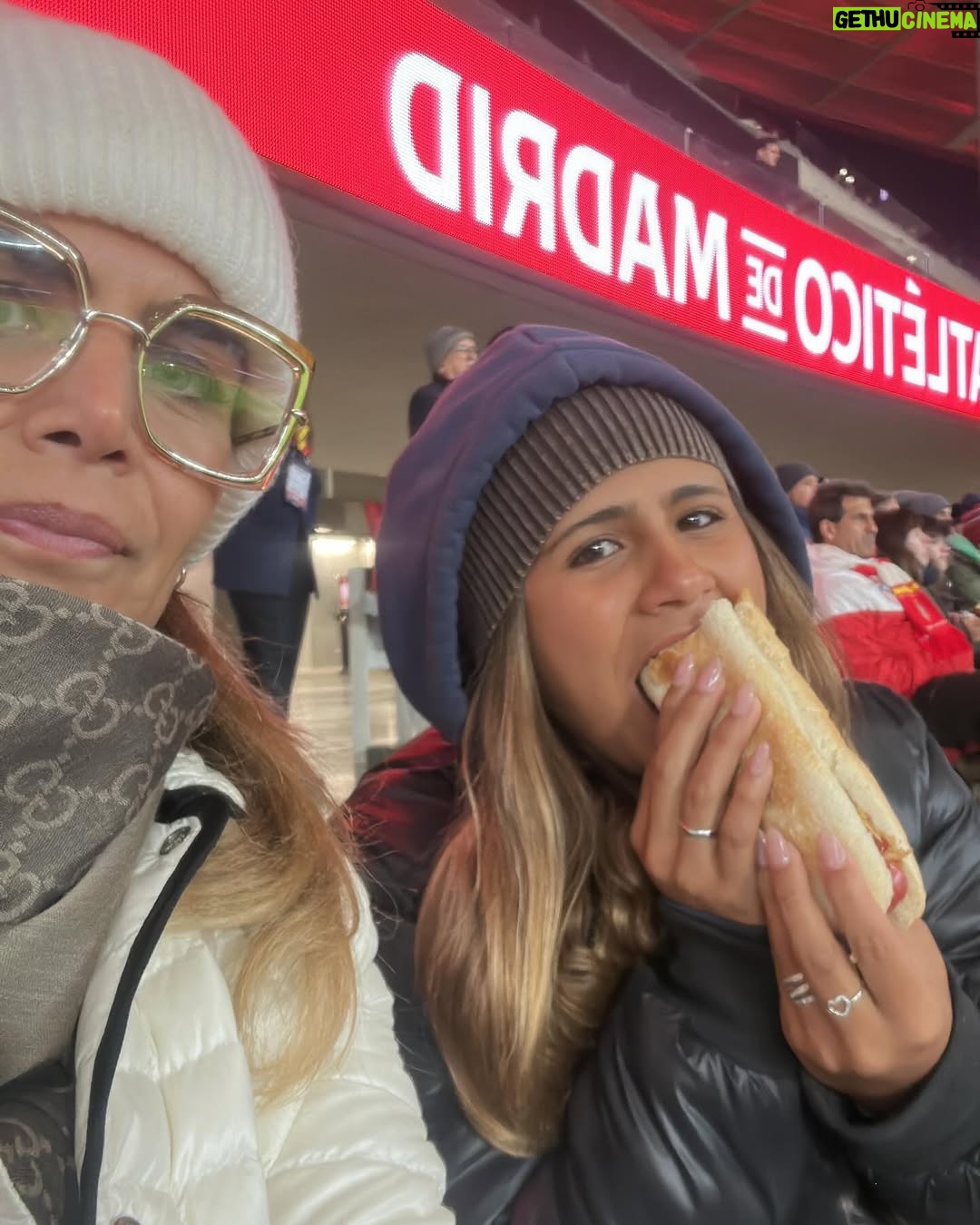 Amalia Granata - 17.6K Likes - Felices 17 !!!!! Que año te espera! de despedidas y comienzos !! Te amo ❤️ 
Feliz cumpleaños mi princesa te mereces todo lo bueno que te puede dar la vida.
@umagranata