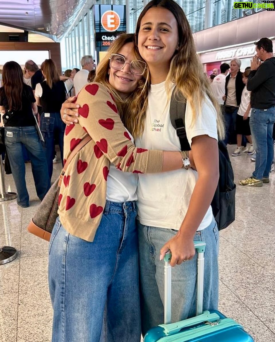 Amalia Granata - 17.6K Likes - Felices 17 !!!!! Que año te espera! de despedidas y comienzos !! Te amo ❤️ 
Feliz cumpleaños mi princesa te mereces todo lo bueno que te puede dar la vida.
@umagranata