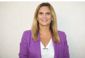 Amalia Granata Instagram - Gracias a todos los que nos apoyaron y a todos los ciudadanos que se animaron a participar para defender la provincia del avance de Pullaro y séquito de privilegiados.
Hicimos una gran elección. Más de la mitad de la provincia votó en contra de Pullaro y su proyecto personalista de poder que nada tiene que ver con las necesidades más urgentes de la provincia: seguridad, salud y educación.
Esta elección demuestra que el modelo de Pullaro no va a ningún lado. Perdió la mitad de los votos, más de 500 mil respecto a su ultima elección.
Los santafesinos votaron en contra de los ajustes, los impuestos y el gasto desmedido de la política a merced de los que producen y trabajan.
Somos la única lista que se hizo con ciudadanos comunes, sin financiación del Estado o los grandes partidos nacionales o provinciales. Esto es solo el comienzo y desde mañana vamos a seguir trabajando para convencer a más santafesinos que este es el camino correcto.