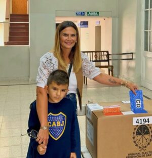 Amalia Granata Instagram - VAYAMOS A VOTAR!!!
Tu voto puede evitar que nos sigan aumentando los impuestos.
Tu voto puede cortar el gasto millonario del Senado santafesino.
SOMOS VIDA Y LIBERTAD