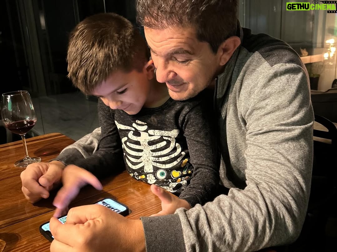 Amalia Granata - 3.5K Likes - Feliz día del padre @leo_squarzon 💕
Te queremos !!!