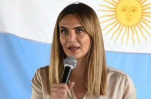 Amalia Granata Instagram - Mañana se define el futuro de nuestra provincia. Podemos ponerle un freno a Pullaro. Yo soy la única que tiene la fuerza para hacerlo. ACOMPAÑAME CON TU VOTO.