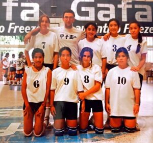 Amalia Granata Instagram - Hermoso recuerdo!!!! creo que tenía 13 años fue allá por 1994 cuando jugaba al Voley en la Asociación Japonesa de Rosario (soy la 8) 😄