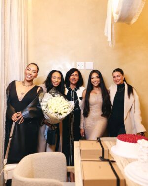 Amanda Du-Pont Instagram - Let God Cook 🎂 most wholesome birthday!
📸 @pedrothe3rd
🎂 @thebakingbox_001
💄 @khosis
🎁 @lelive.africa