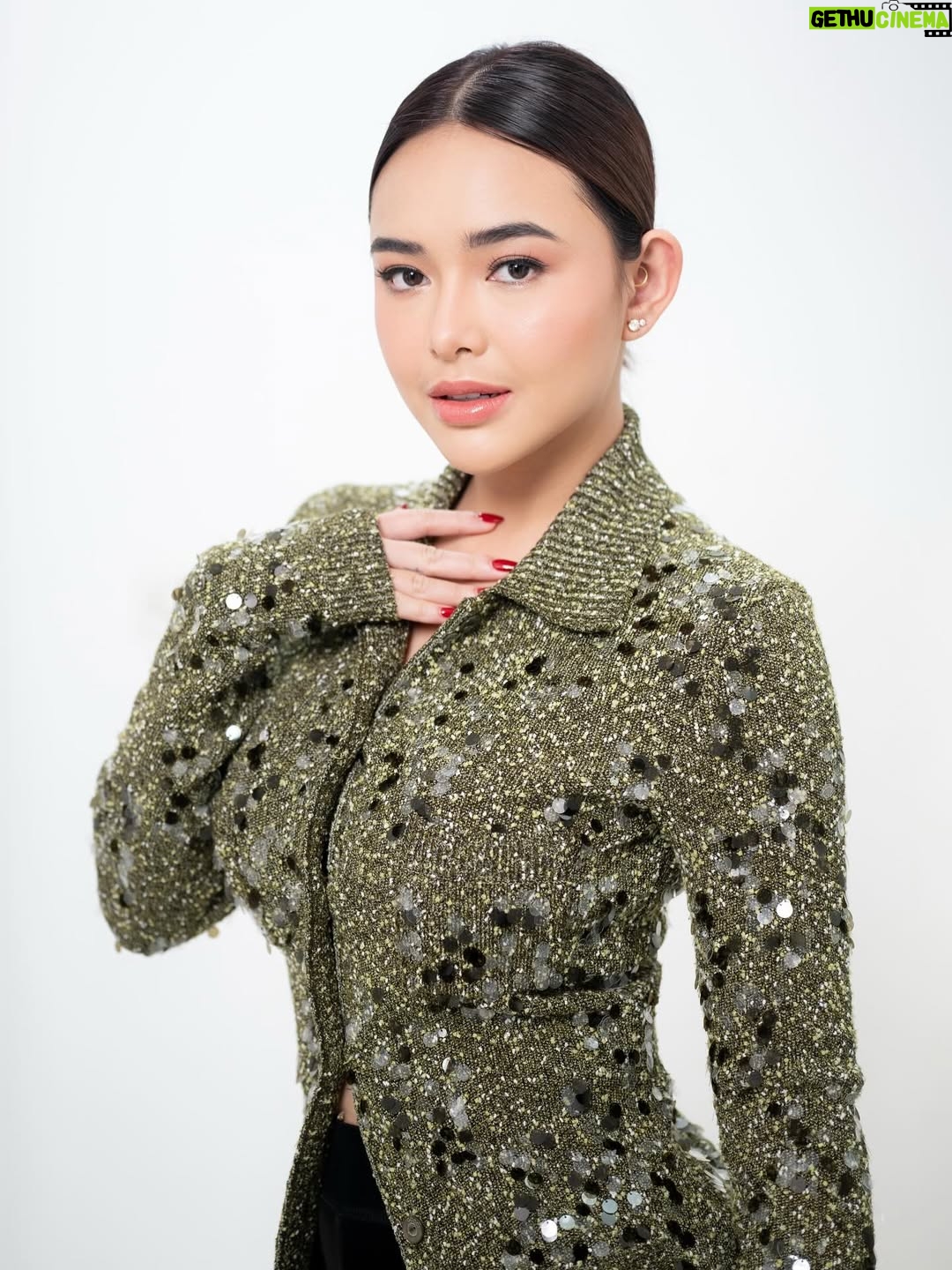 Amanda Manopo - 36.4K Likes - @lsprofficial welcoming event with @gucci 

Muse : @amandamanopo 

Outfit by @gucci 
Makeup by @philipekarunia 
Hairdo by @ichanvirgo_new 
Styled by @revashion 
Assisted by @bumi_zainall @tonni_dimedjo 
Photo by @felixdaritan 

Handled by @angelicamanopo @aisdeef
