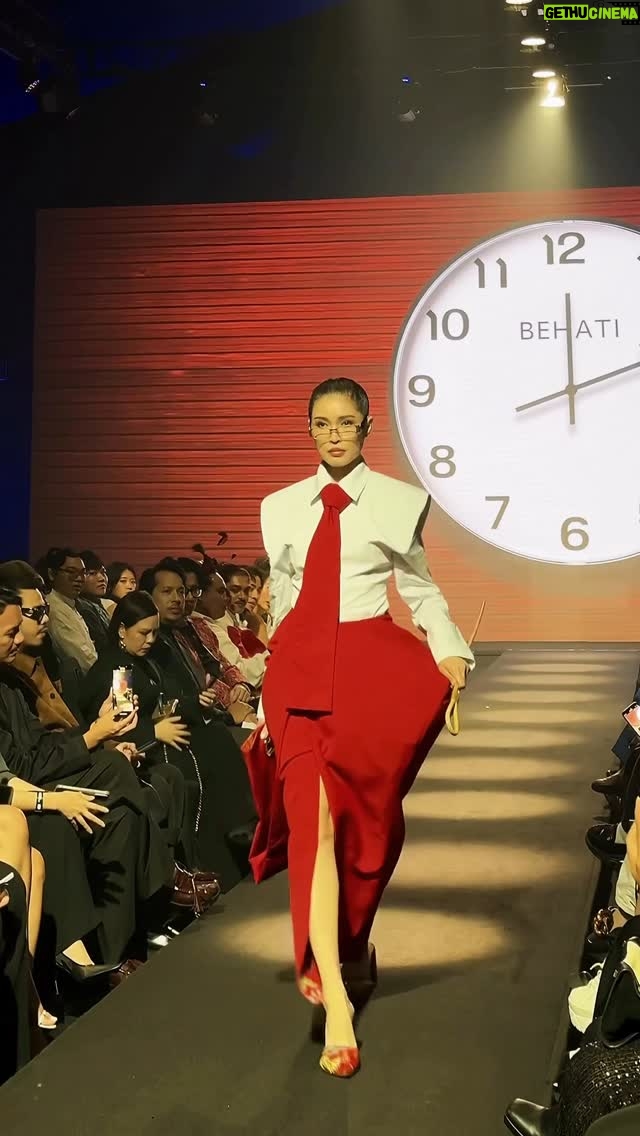 Amber Chia - 1.6K Likes - Hello Cikgu Amber! 🤓
Signed off #KLFW2025 with the grand finale — honored to open the final show for @behati.my #BehaTiMerdeka2025 🇲🇾✨
Congrats @kel__wen on a truly stunning collection! 🔥
Do I look like Cikgu? 👩‍🏫