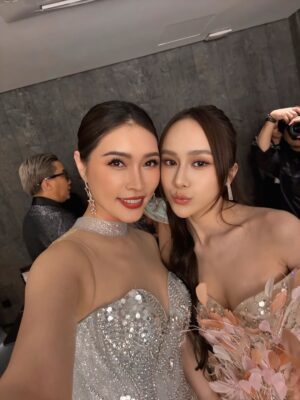 Amber Chia Instagram - 非常荣幸再次担任 @goddessofnature.malaysia 的评审与猫步导师 ✨
恭喜 @summerlau1313 & @dj.riesa.anne 顺利完成第六届全能女神!一届比一届精彩🤩
同时也恭喜所有参赛者与获奖者们 🎉
冠军 👑 @aglthsrx
亚军 👑 @___mimiwong
季军 👑 @eileencl__
Wearing @ilavish.gown silver gown. 🩶