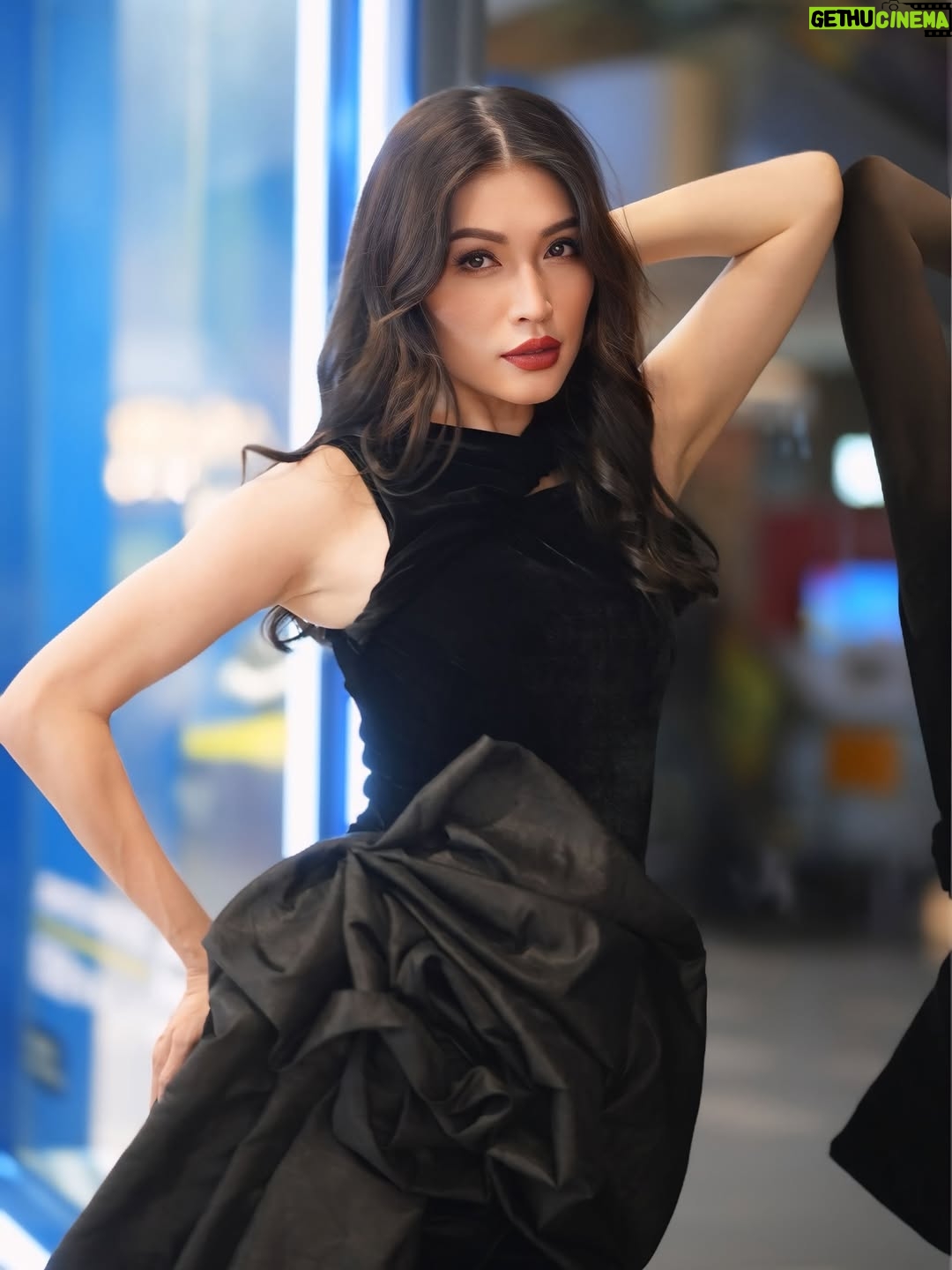 Amber Chia - 1.5K Likes - 我的小男友，太帅了🤩
My little boyfriend, too handsome already 🔥
Mummy is super proud of you @ashtonwongjw — what an amazing show! 👏
Big congratulations @michaelpoh @hairzonestudiobymichaelpoh and thank you once again for having us.❤️
Outfit love: @behati.my 🖤