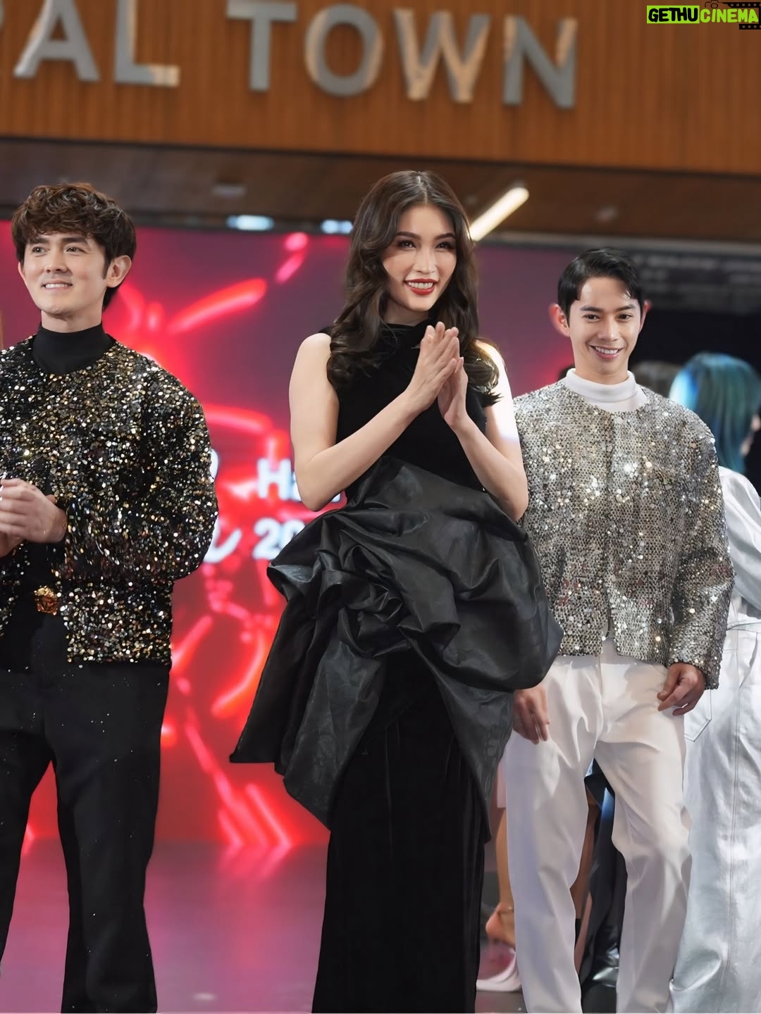 Amber Chia - 1.5K Likes - 我的小男友，太帅了🤩
My little boyfriend, too handsome already 🔥
Mummy is super proud of you @ashtonwongjw — what an amazing show! 👏
Big congratulations @michaelpoh @hairzonestudiobymichaelpoh and thank you once again for having us.❤️
Outfit love: @behati.my 🖤