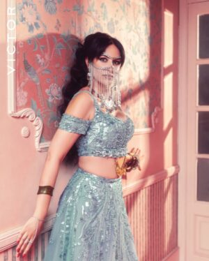 Amie Sultan Instagram - Can you dance with your soul?
Find out more in our 31st issue dedicated to self love.
Cover Star: Amie Sultan @amiesultanofficial
Producer: Ray Victor @rayforremon
Creative Production: Nabil El-shemy @billythecollective
Photographer: Youssef Hamouda @hamouda_joe
Videographer: Khadija Sherif @_khadija_sherif_
Retoucher: Mayer Sayed @mayer_sayed_retoucher
Makeup Artist: Sagdah Elshamy @sagdahelshamy
Hair stylist: Al Sagheer Salons @alsagheersalons
@mena.mon
Stylist: Musaed Al Saqer @musaed.d
Dress by: @saphircouture
Accessories/jewelry: Zix Piercing
@zixpiercings
Media & PR: Omar Ahmed @omar.ahmed.f
Production Assistant: Mohamed Hassan @mohassan0_0
Special Thanks to: Ali Al Sayer @alisalsayer
#TheVictorMagazine #VictorMagazine #HomeOfAllTalents
#TheBodyBuddyIssue