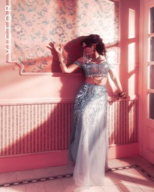 Amie Sultan Instagram - Can you dance with your soul?
Find out more in our 31st issue dedicated to self love.
Cover Star: Amie Sultan @amiesultanofficial
Producer: Ray Victor @rayforremon
Creative Production: Nabil El-shemy @billythecollective
Photographer: Youssef Hamouda @hamouda_joe
Videographer: Khadija Sherif @_khadija_sherif_
Retoucher: Mayer Sayed @mayer_sayed_retoucher
Makeup Artist: Sagdah Elshamy @sagdahelshamy
Hair stylist: Al Sagheer Salons @alsagheersalons
@mena.mon
Stylist: Musaed Al Saqer @musaed.d
Dress by: @saphircouture
Accessories/jewelry: Zix Piercing
@zixpiercings
Media & PR: Omar Ahmed @omar.ahmed.f
Production Assistant: Mohamed Hassan @mohassan0_0
Special Thanks to: Ali Al Sayer @alisalsayer
#TheVictorMagazine #VictorMagazine #HomeOfAllTalents
#TheBodyBuddyIssue