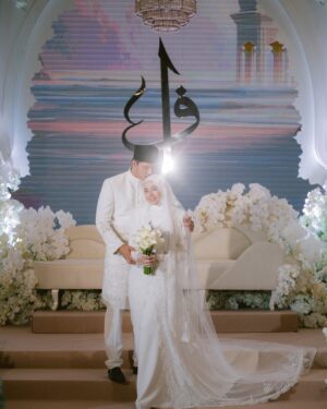 Amira Othman Instagram - ⨠Dalam tiap helaian takdir, terukir kisah kita. Setulus takdir menyatu dalam satu akad. Setiap detik adalah puisi cinta yang tidak terucap, namun tersemat pada setiap jiwa yang ikhlas. š¤šāØ
#setulustakdirfattahamira