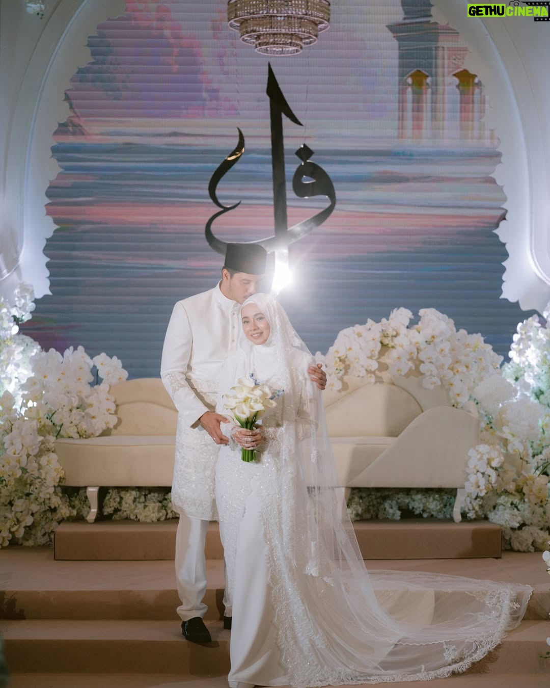 Amira Othman - 309.5K Likes - ✨ Dalam tiap helaian takdir, terukir kisah kita. Setulus takdir menyatu dalam satu akad. Setiap detik adalah puisi cinta yang tidak terucap, namun tersemat pada setiap jiwa yang ikhlas. 🤍💙✨ 

#setulustakdirfattahamira