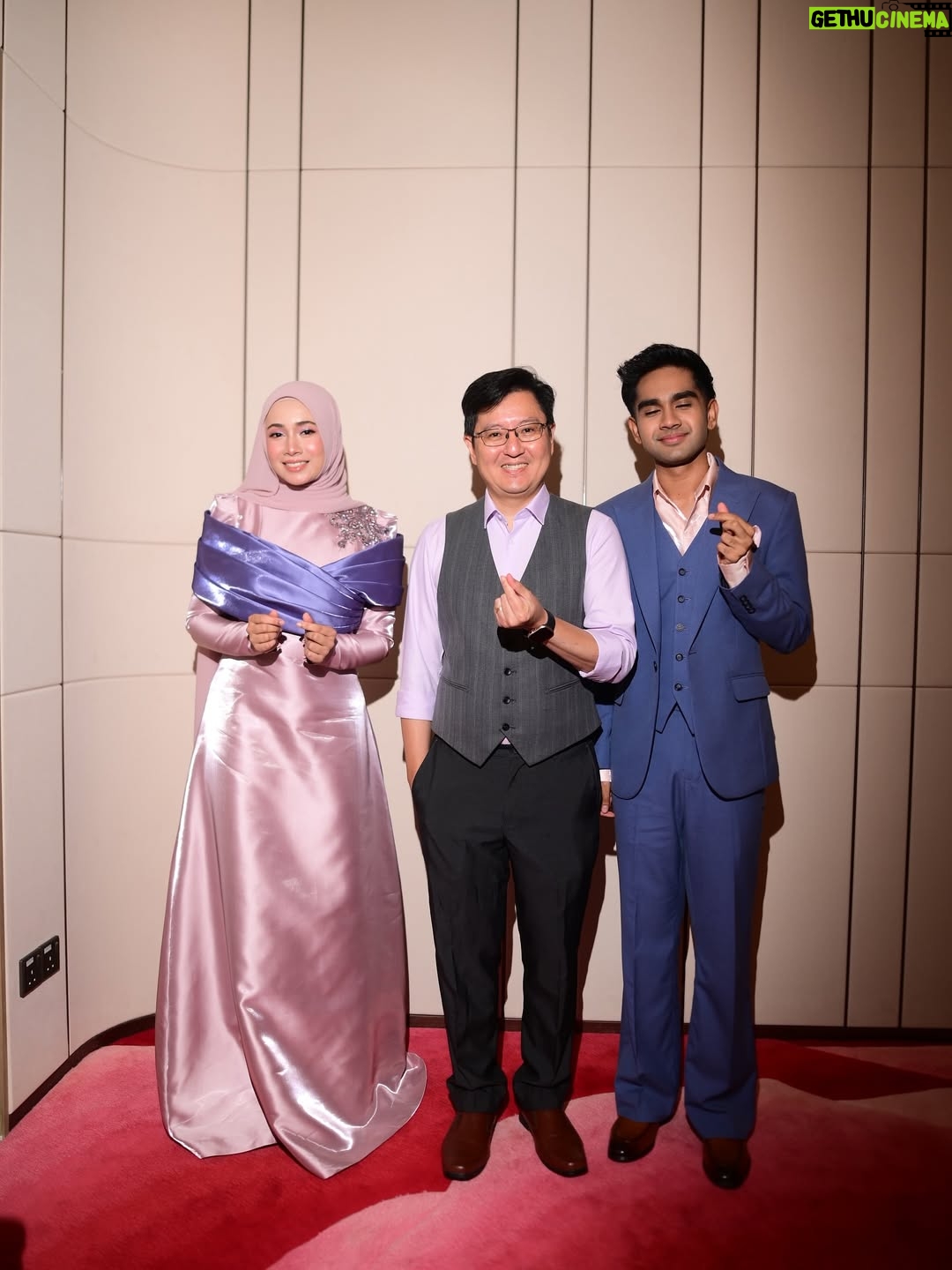 Amira Othman - 136.5K Likes - Segenap rasa dan segenap takdir, kan semuanya dari Ilahi. Kan kita yang mohon di buka kan jalan di buka kan hati 🫶 Terima kasih sudi hadir rakan2 media. @sonymusic_malaysia & @unifi yang bertungkus lumus menjayakan PC harini. Terima kasih di atas doa yang baik2. Moga Allah kurniakan yang baik2 utk kalian semua 🫶🤍 terima kasih @s.yfq utk karya yang baik2 ini. 
👗 : @rizmanruzaini