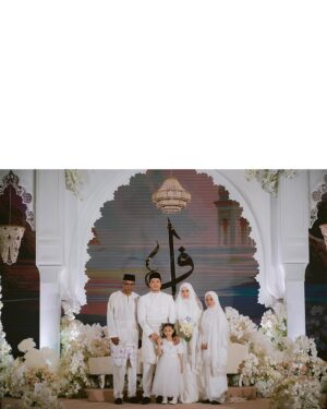 Amira Othman Instagram - ⨠Dalam tiap helaian takdir, terukir kisah kita. Setulus takdir menyatu dalam satu akad. Setiap detik adalah puisi cinta yang tidak terucap, namun tersemat pada setiap jiwa yang ikhlas. š¤šāØ
#setulustakdirfattahamira