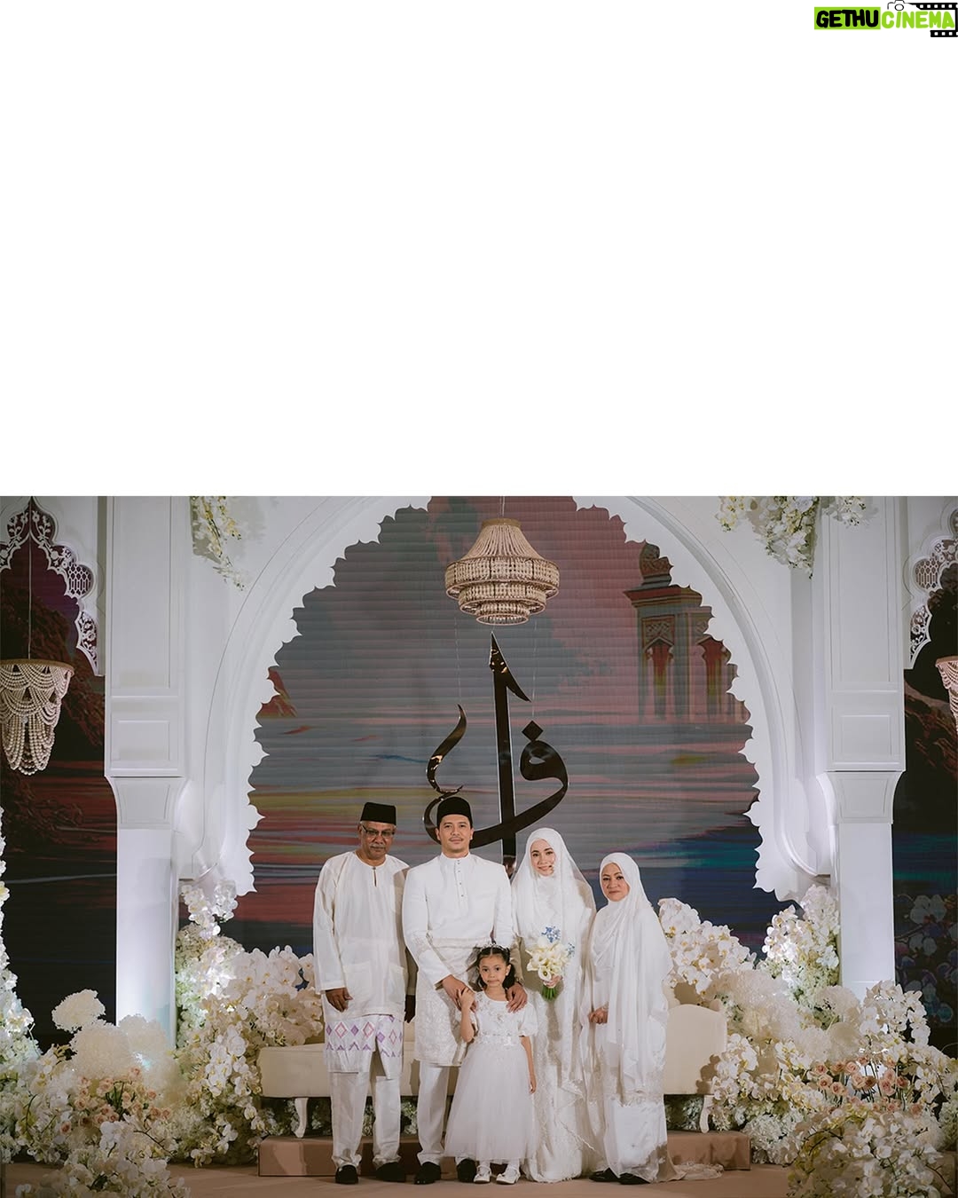 Amira Othman - 309.5K Likes - ✨ Dalam tiap helaian takdir, terukir kisah kita. Setulus takdir menyatu dalam satu akad. Setiap detik adalah puisi cinta yang tidak terucap, namun tersemat pada setiap jiwa yang ikhlas. 🤍💙✨ 

#setulustakdirfattahamira