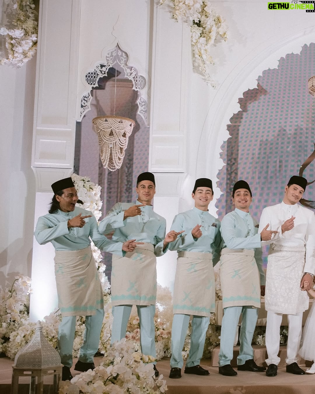 Amira Othman - 309.5K Likes - ✨ Dalam tiap helaian takdir, terukir kisah kita. Setulus takdir menyatu dalam satu akad. Setiap detik adalah puisi cinta yang tidak terucap, namun tersemat pada setiap jiwa yang ikhlas. 🤍💙✨ 

#setulustakdirfattahamira