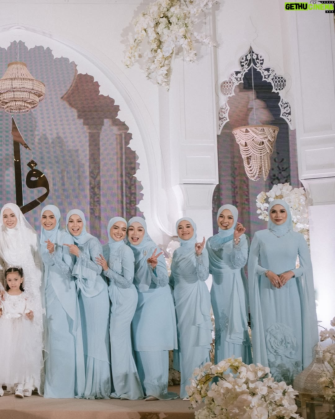 Amira Othman - 309.5K Likes - ✨ Dalam tiap helaian takdir, terukir kisah kita. Setulus takdir menyatu dalam satu akad. Setiap detik adalah puisi cinta yang tidak terucap, namun tersemat pada setiap jiwa yang ikhlas. 🤍💙✨ 

#setulustakdirfattahamira