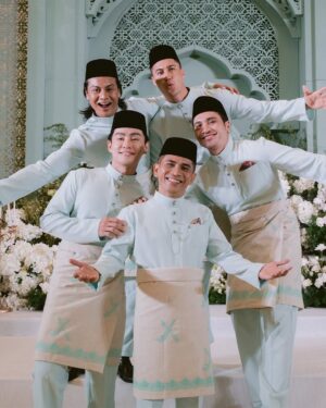 Amira Othman Instagram - ⨠Dalam tiap helaian takdir, terukir kisah kita. Setulus takdir menyatu dalam satu akad. Setiap detik adalah puisi cinta yang tidak terucap, namun tersemat pada setiap jiwa yang ikhlas. š¤šāØ
#setulustakdirfattahamira