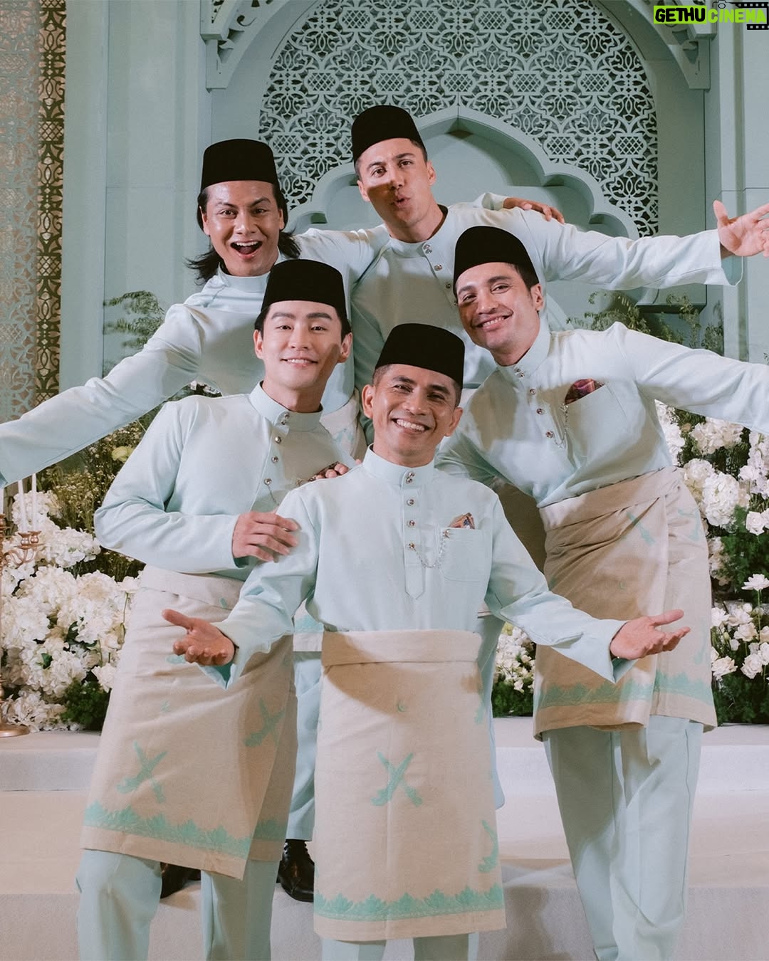 Amira Othman - 309.5K Likes - ✨ Dalam tiap helaian takdir, terukir kisah kita. Setulus takdir menyatu dalam satu akad. Setiap detik adalah puisi cinta yang tidak terucap, namun tersemat pada setiap jiwa yang ikhlas. 🤍💙✨ 

#setulustakdirfattahamira