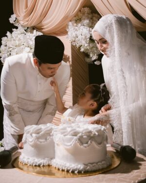 Amira Othman Instagram - ⨠Dalam tiap helaian takdir, terukir kisah kita. Setulus takdir menyatu dalam satu akad. Setiap detik adalah puisi cinta yang tidak terucap, namun tersemat pada setiap jiwa yang ikhlas. š¤šāØ
#setulustakdirfattahamira