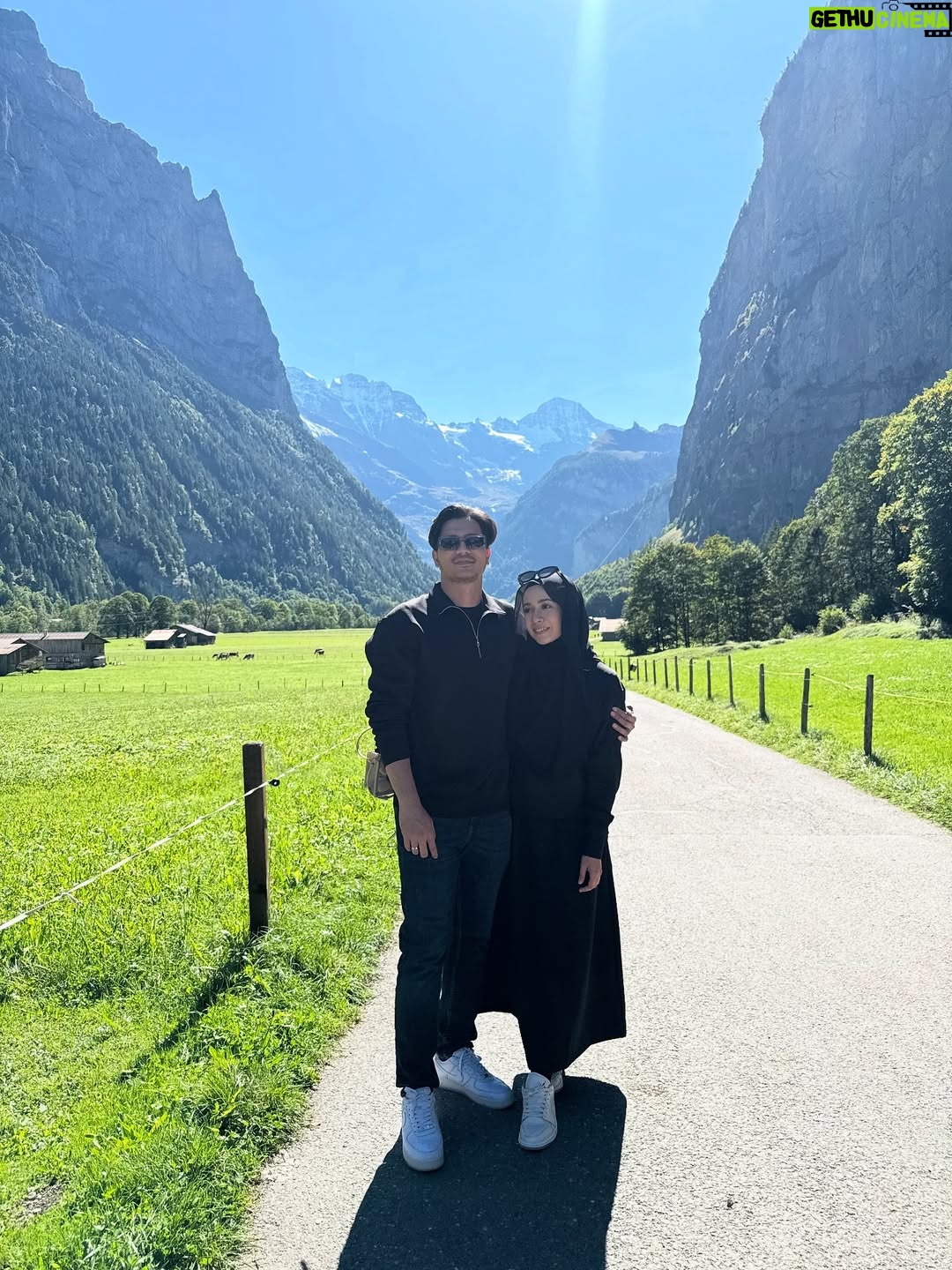 Amira Othman - 304.2K Likes - Jalan jalan bersama RS di Lauterbrunnen wearing @amber.officials 🫶