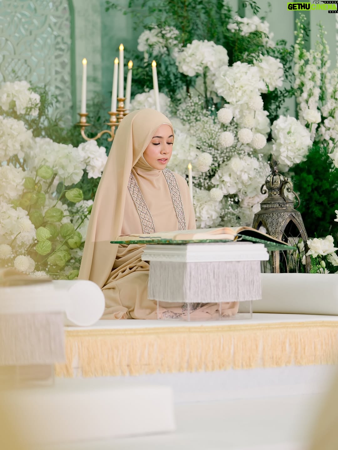 Amira Othman - 194K Likes - “Sesiapa yang membaca al-Quran, mempelajarinya, dan mengamalkannya, maka Allah akan memakaikan mahkota kepada kedua ibu bapanya pada hari kiamat, yang cahayanya lebih indah daripada cahaya matahari di dunia” 
Selesai majlis Khatam Quran semalam. Alhamdulillah. Terimaa kasih ustazah @asnimansor kak @salimahabibi @raihanaminz dan juga Intan sudi sama2 mengaji. Moga Allah merahmati kita semua dan menjadikan  Al-Quran sebagai ‘bestfriend’ kita 🥹
Abaya cantik from @samm_republic 
Pelamin cantik masyaAllah ni dari @jasamoureweddingconcept 
Door gift : @leanorfavors @qeqoz.hq