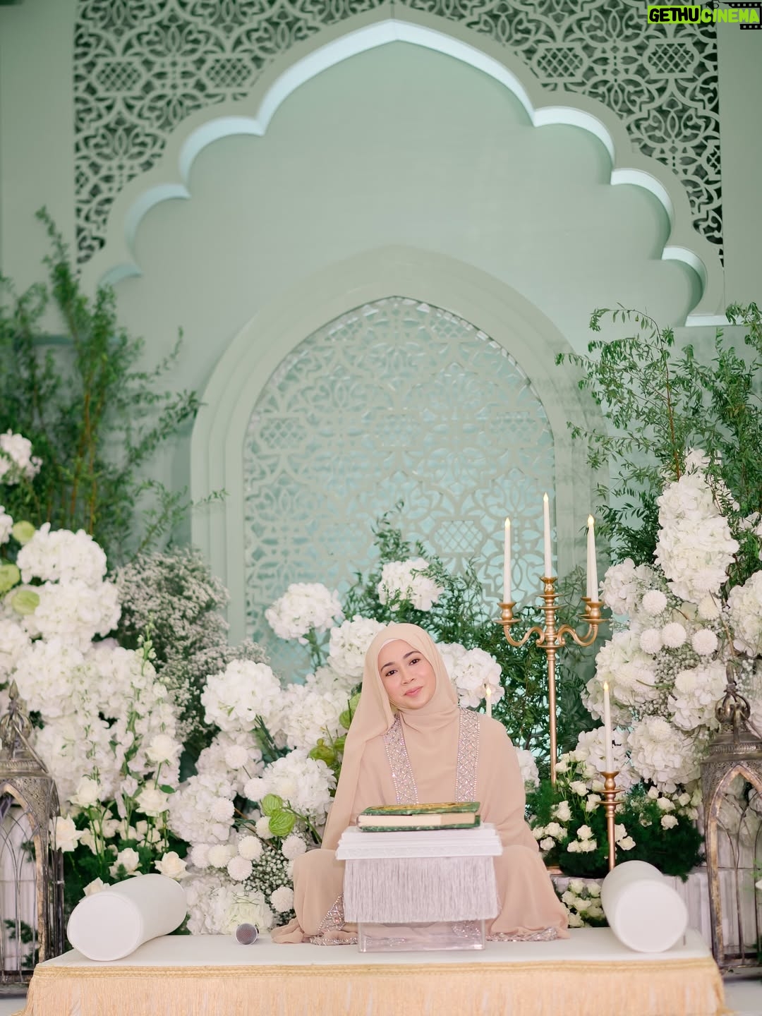Amira Othman - 194K Likes - “Sesiapa yang membaca al-Quran, mempelajarinya, dan mengamalkannya, maka Allah akan memakaikan mahkota kepada kedua ibu bapanya pada hari kiamat, yang cahayanya lebih indah daripada cahaya matahari di dunia” 
Selesai majlis Khatam Quran semalam. Alhamdulillah. Terimaa kasih ustazah @asnimansor kak @salimahabibi @raihanaminz dan juga Intan sudi sama2 mengaji. Moga Allah merahmati kita semua dan menjadikan  Al-Quran sebagai ‘bestfriend’ kita 🥹
Abaya cantik from @samm_republic 
Pelamin cantik masyaAllah ni dari @jasamoureweddingconcept 
Door gift : @leanorfavors @qeqoz.hq