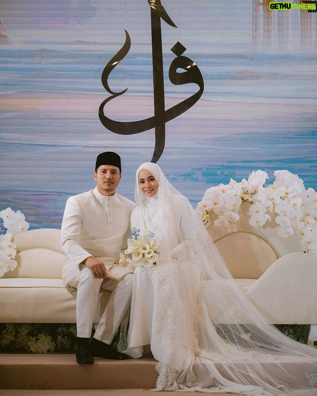 Amira Othman - 426.6K Likes - Alhamdulillah, segala puji bagi Allah.
Majlis Akad Nikah kami, berjalan dengan sempurna. Terima kasih pada semua yang hadir dan yang menonton. Kami pohon doa dari kalian supaya perkawinan ini di limpahi sakinah, mawaddah, dan warrahmah. 🤲🏻🫶🏻✨

#setulustakdirFattahAmira

Venue : @goldenpalmtree
Bride : @tehfirdaus
Groom : @rizmanruzaini
Butang baju melayu : @habibjewelsofficial
Samping : @jakeltextile