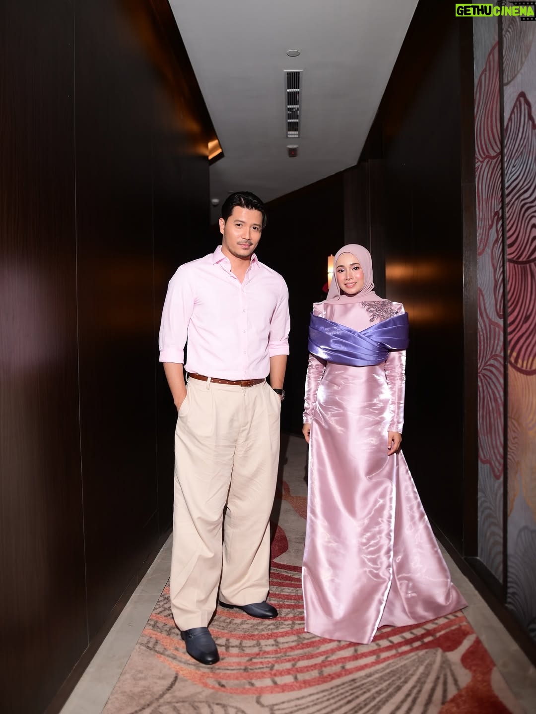 Amira Othman - 136.5K Likes - Segenap rasa dan segenap takdir, kan semuanya dari Ilahi. Kan kita yang mohon di buka kan jalan di buka kan hati 🫶 Terima kasih sudi hadir rakan2 media. @sonymusic_malaysia & @unifi yang bertungkus lumus menjayakan PC harini. Terima kasih di atas doa yang baik2. Moga Allah kurniakan yang baik2 utk kalian semua 🫶🤍 terima kasih @s.yfq utk karya yang baik2 ini. 
👗 : @rizmanruzaini