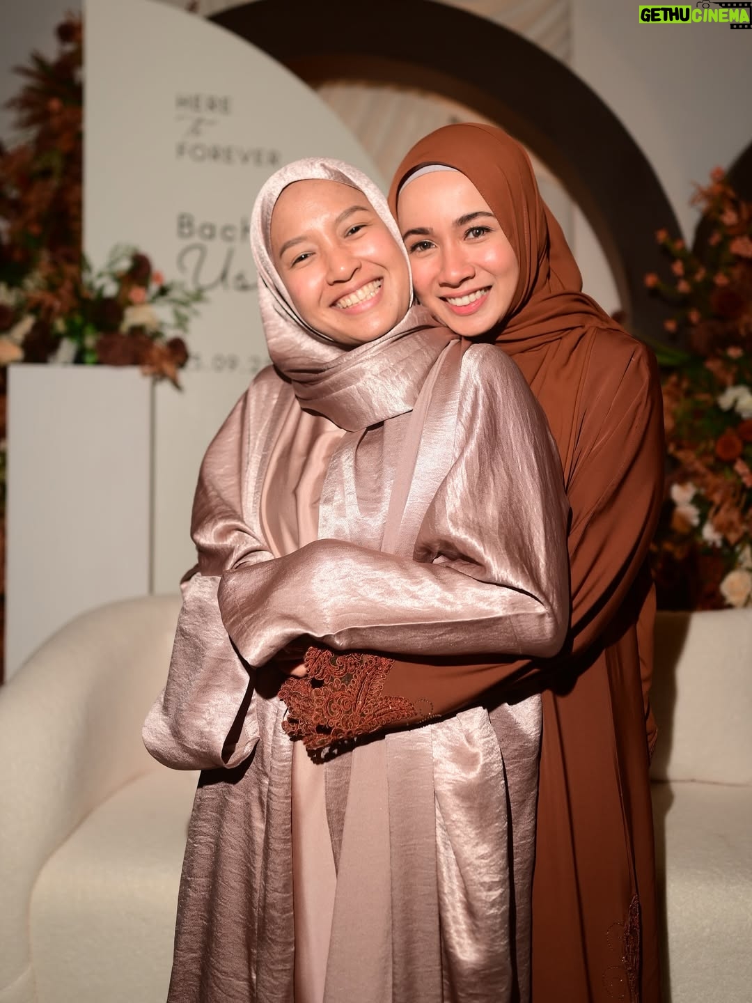 Amira Othman - 139.4K Likes - Bachelorette usrah oleh kawan2 usrah saya. MasyaAllah baiknya kawan2 saya ni. Mastermind @bettyrahmad terima kasih selalu ada dengan mira. Selalu ajak mira pergi class. Usrah ni tentang pesanan menjadi isteri syurga. Betul2 kak @bettyrahmad suruh i menuntut ilmu sebelum jadi isteri 😅 terima kasih Ustazah di atas perkongsian ilmu. Terima kasih kawan2 syurga saya. Semoga kita berkawan smpi Syurga 🫶🥹
👗 : @do_buy_abaya
