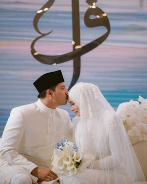 Amira Othman Instagram - ⨠Dalam tiap helaian takdir, terukir kisah kita. Setulus takdir menyatu dalam satu akad. Setiap detik adalah puisi cinta yang tidak terucap, namun tersemat pada setiap jiwa yang ikhlas. š¤šāØ
#setulustakdirfattahamira