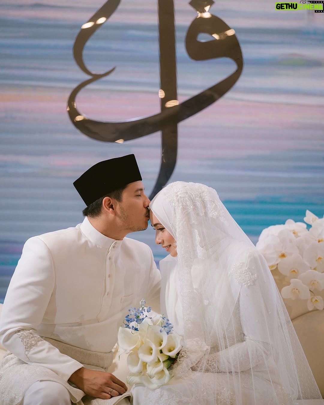 Amira Othman - 309.5K Likes - ✨ Dalam tiap helaian takdir, terukir kisah kita. Setulus takdir menyatu dalam satu akad. Setiap detik adalah puisi cinta yang tidak terucap, namun tersemat pada setiap jiwa yang ikhlas. 🤍💙✨ 

#setulustakdirfattahamira