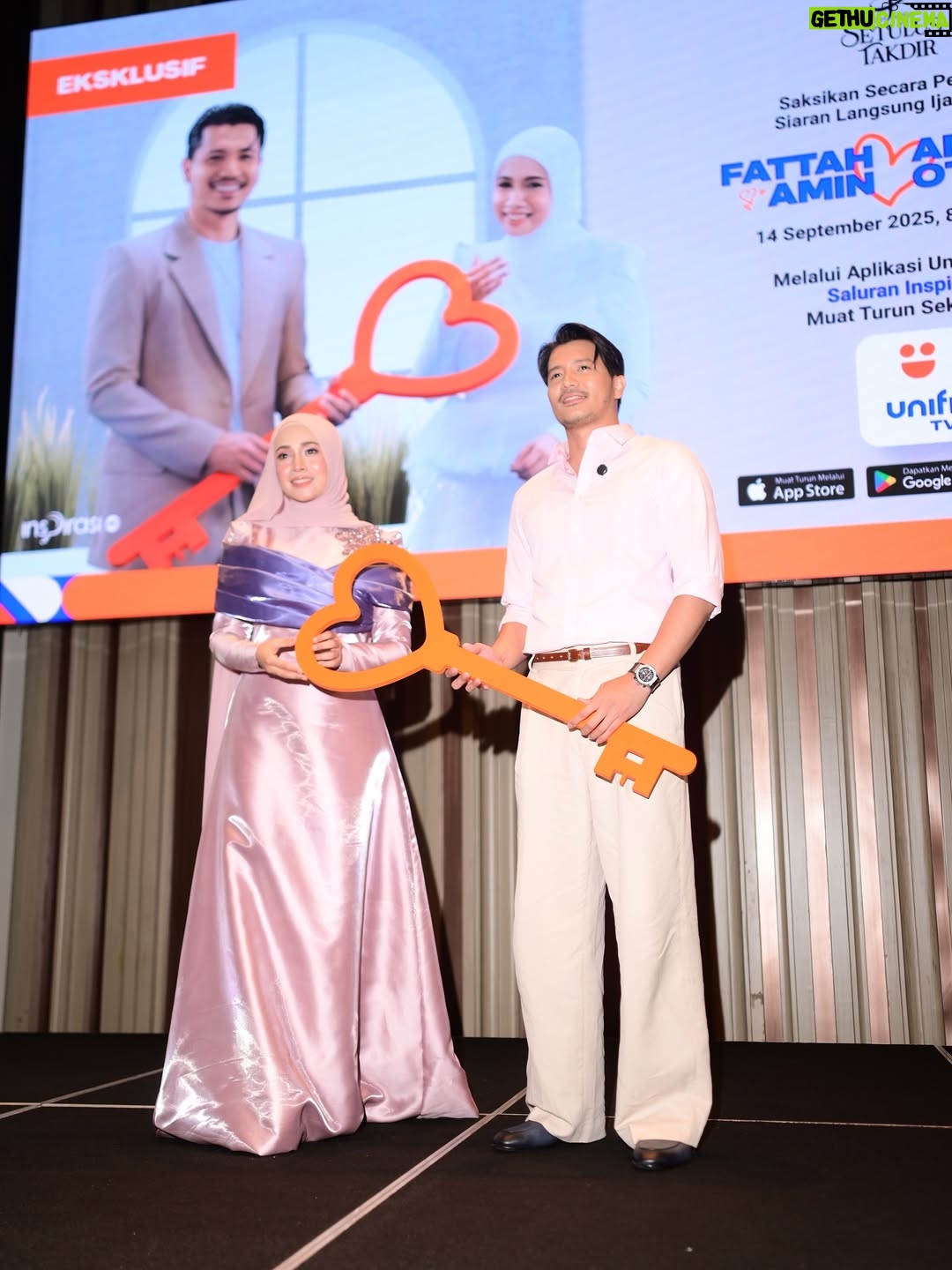 Amira Othman - 136.5K Likes - Segenap rasa dan segenap takdir, kan semuanya dari Ilahi. Kan kita yang mohon di buka kan jalan di buka kan hati 🫶 Terima kasih sudi hadir rakan2 media. @sonymusic_malaysia & @unifi yang bertungkus lumus menjayakan PC harini. Terima kasih di atas doa yang baik2. Moga Allah kurniakan yang baik2 utk kalian semua 🫶🤍 terima kasih @s.yfq utk karya yang baik2 ini. 
👗 : @rizmanruzaini