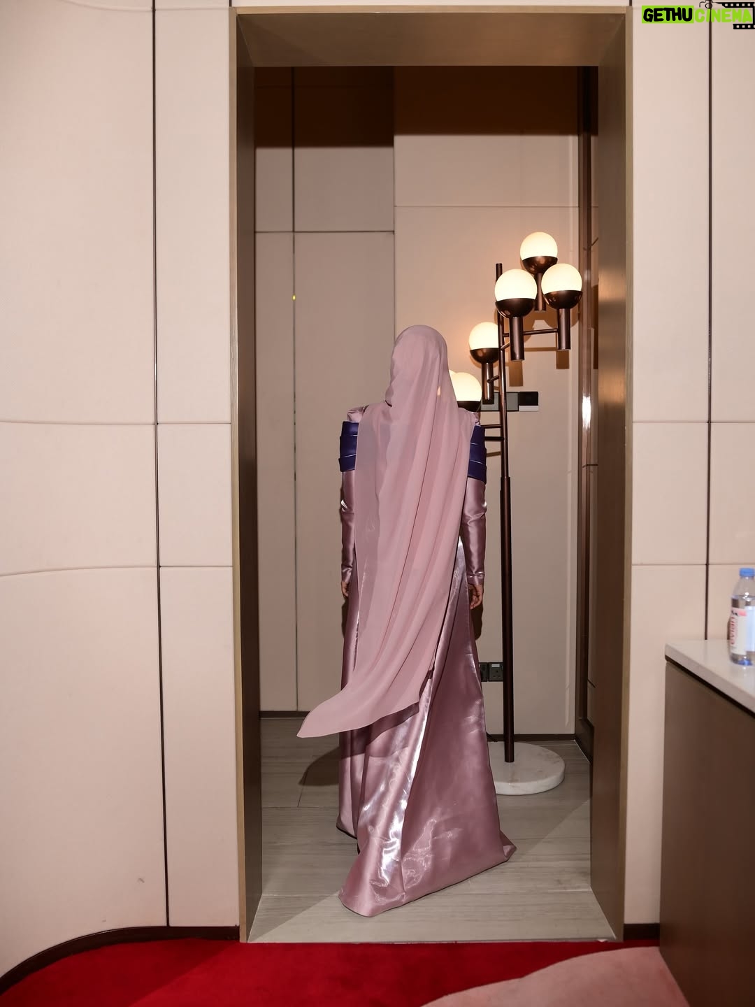 Amira Othman - 136.5K Likes - Segenap rasa dan segenap takdir, kan semuanya dari Ilahi. Kan kita yang mohon di buka kan jalan di buka kan hati 🫶 Terima kasih sudi hadir rakan2 media. @sonymusic_malaysia & @unifi yang bertungkus lumus menjayakan PC harini. Terima kasih di atas doa yang baik2. Moga Allah kurniakan yang baik2 utk kalian semua 🫶🤍 terima kasih @s.yfq utk karya yang baik2 ini. 
👗 : @rizmanruzaini