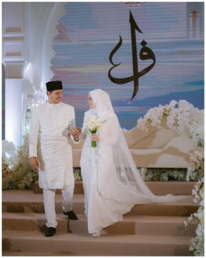 Amira Othman Instagram - ⨠Dalam tiap helaian takdir, terukir kisah kita. Setulus takdir menyatu dalam satu akad. Setiap detik adalah puisi cinta yang tidak terucap, namun tersemat pada setiap jiwa yang ikhlas. š¤šāØ
#setulustakdirfattahamira