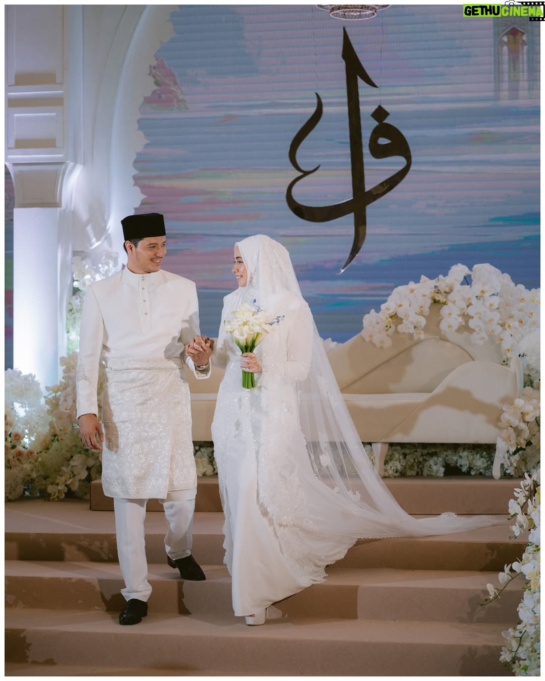 Amira Othman - 309.5K Likes - ✨ Dalam tiap helaian takdir, terukir kisah kita. Setulus takdir menyatu dalam satu akad. Setiap detik adalah puisi cinta yang tidak terucap, namun tersemat pada setiap jiwa yang ikhlas. 🤍💙✨ 

#setulustakdirfattahamira