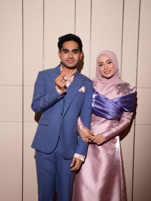 Amira Othman Instagram - Segenap rasa dan segenap takdir, kan semuanya dari Ilahi. Kan kita yang mohon di buka kan jalan di buka kan hati š«¶ Terima kasih sudi hadir rakan2 media. @sonymusic_malaysia & @unifi yang bertungkus lumus menjayakan PC harini. Terima kasih di atas doa yang baik2. Moga Allah kurniakan yang baik2 utk kalian semua š«¶š¤ terima kasih @s.yfq utk karya yang baik2 ini.
š : @rizmanruzaini