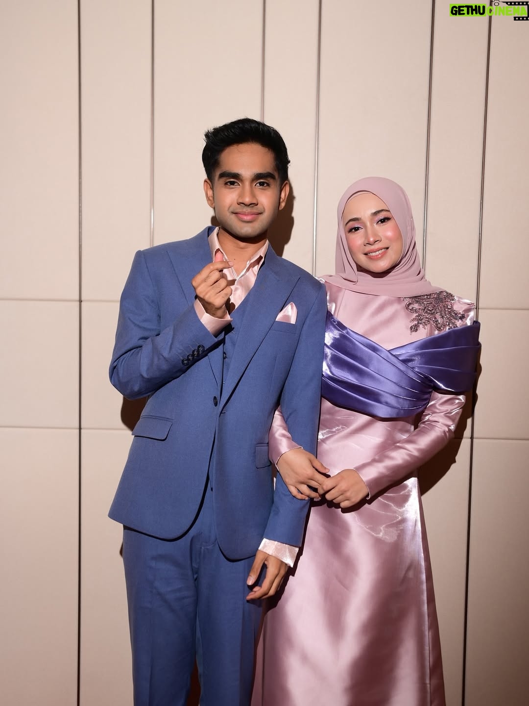 Amira Othman - 136.5K Likes - Segenap rasa dan segenap takdir, kan semuanya dari Ilahi. Kan kita yang mohon di buka kan jalan di buka kan hati 🫶 Terima kasih sudi hadir rakan2 media. @sonymusic_malaysia & @unifi yang bertungkus lumus menjayakan PC harini. Terima kasih di atas doa yang baik2. Moga Allah kurniakan yang baik2 utk kalian semua 🫶🤍 terima kasih @s.yfq utk karya yang baik2 ini. 
👗 : @rizmanruzaini