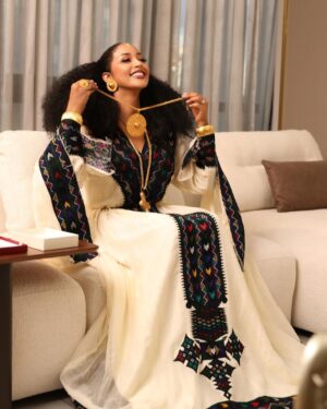 Amleset Muchie Instagram - እንኳን ለጌታችንና ለመድሀኒታችን ለኢየሱስ ክርስቶስ የትንሳኤ በዓል አደረሰን አደረሳችሁ!!
መልካም በዓል!
📸 @maya_digitalmedia
💄 @touch_by_marzel
Dress by @fisha_tebeb 🙏🏾