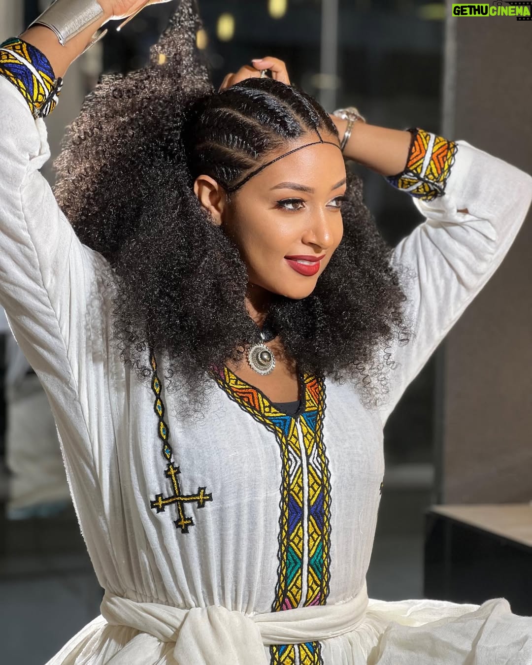 Amleset Muchie - 21.1K Likes - እንኳን ለጌታችንና ለመድኃኒታችን ለኢየሱስ ክርስቶስ የጥምቀት በዓል አደረሰን!! #timiket #holidayethiopia #mayamedia 
.
.
.
.
.
 @_tsehayemehari