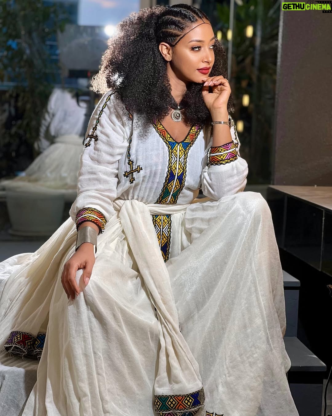 Amleset Muchie - 21.1K Likes - እንኳን ለጌታችንና ለመድኃኒታችን ለኢየሱስ ክርስቶስ የጥምቀት በዓል አደረሰን!! #timiket #holidayethiopia #mayamedia 
.
.
.
.
.
 @_tsehayemehari