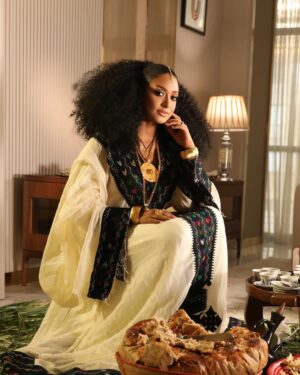 Amleset Muchie Instagram - እንኳን ለጌታችንና ለመድሀኒታችን ለኢየሱስ ክርስቶስ የትንሳኤ በዓል አደረሰን አደረሳችሁ!!
መልካም በዓል!
📸 @maya_digitalmedia
💄 @touch_by_marzel
Dress by @fisha_tebeb 🙏🏾