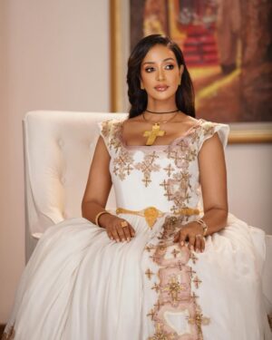 Amleset Muchie Instagram - እንኳን ለብርሃነ ትንሣኤው አደረሳችሁ!!
መልካም በዓል!
.
.
.
.
.
.
👗 @nitsuartss
📸 @fetil_picture
💄 @touch_by_marzel
