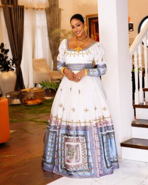 Amleset Muchie Instagram - በመላው ዓለም ለምትገኙ ኢትዮጵያውያን ወገኖች በሙሉ እንኳን ለ2017 የዘመን መለወጫ በዓል አደረሳችሁ።
@nitsuartss
@fetil_picture